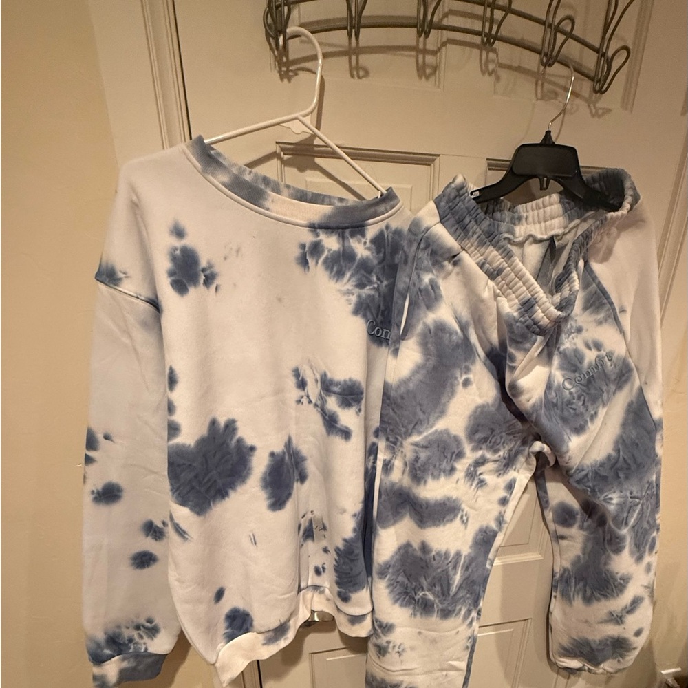 Comfrt Blue and White Tie-Dye Minimalist Crew Sweatshirt and Joggers Set XL